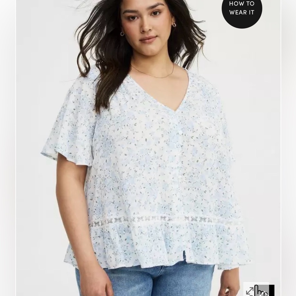torrid Light Blue Floral V‑Neck Flutter Sleeve Top